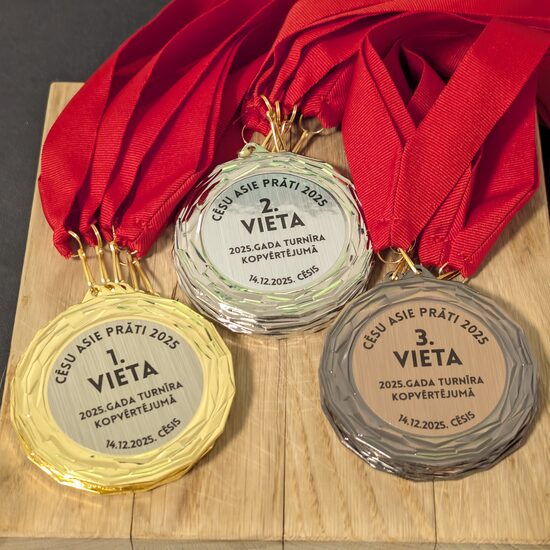 Metalizētās uzlīmes