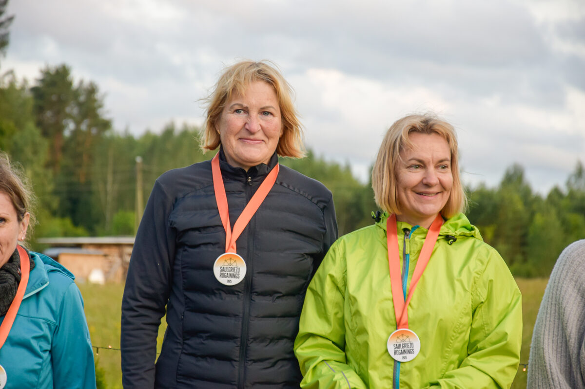 saulgriezu-rogainnings-akrila-medala.JPG